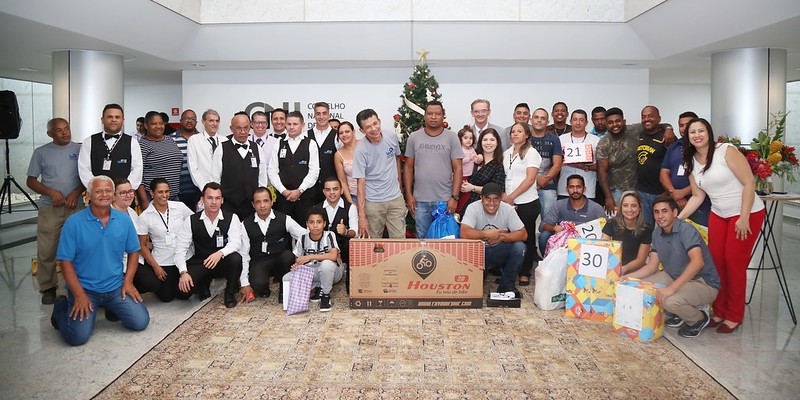 Read more about the article Veja as fotos da entrega dos presentes do Papai Noel do CNJ