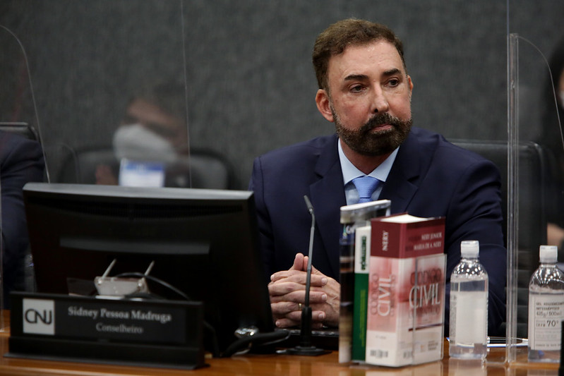 Read more about the article Sidney Madruga toma posse como conselheiro do CNJ