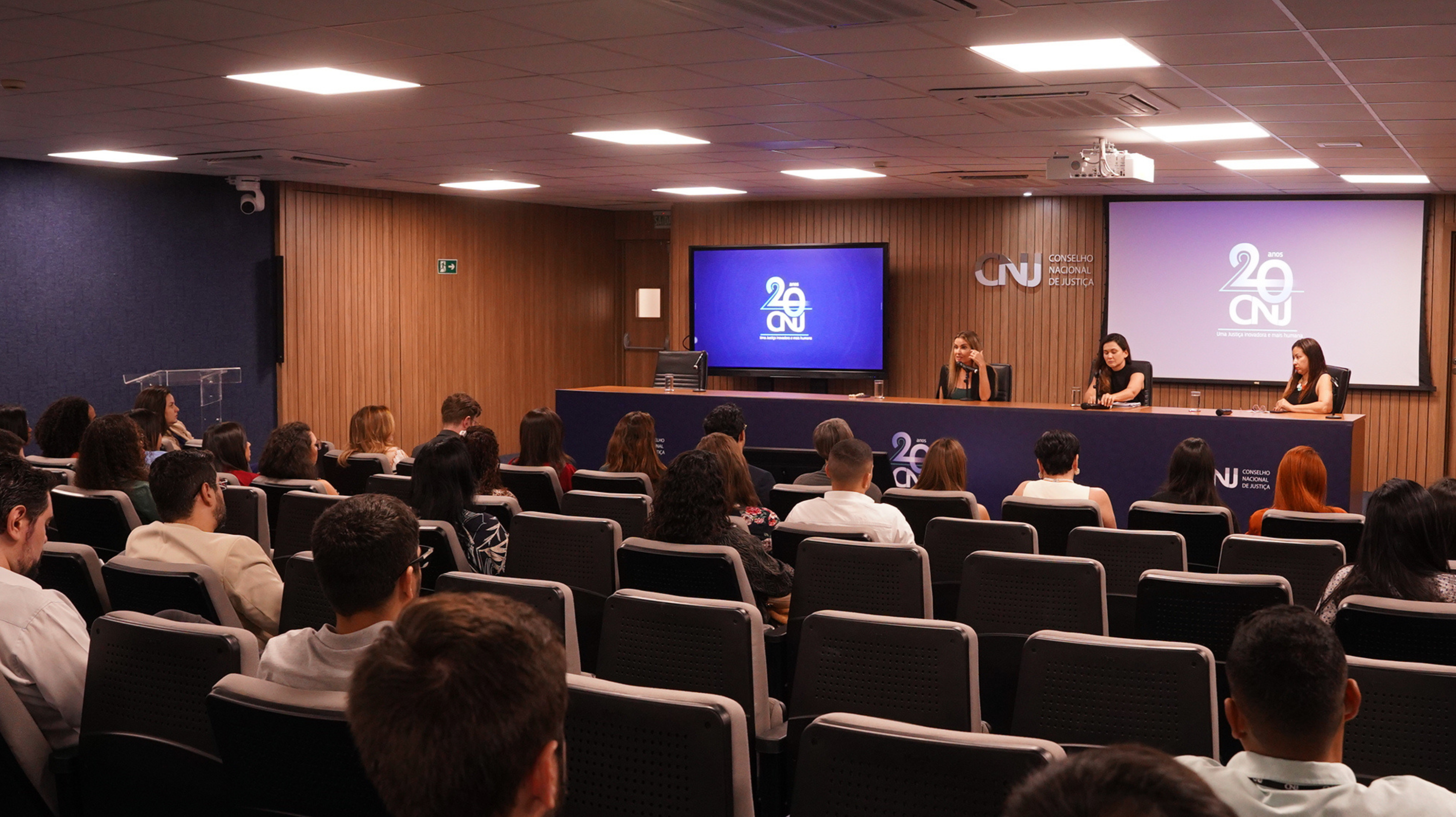 Read more about the article Novos servidores do CNJ participam de ambientação