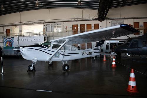 Você está visualizando atualmente Corregedora entrega aeronave à Justiça do Paraná