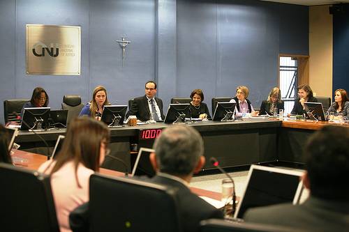 Você está visualizando atualmente Magistrados defendem apoio de tribunais no combate à violência doméstica