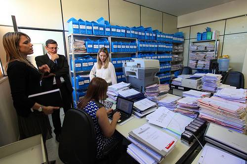 Você está visualizando atualmente Estrutura precária prejudica atendimento da Justiça em Feira de Santana