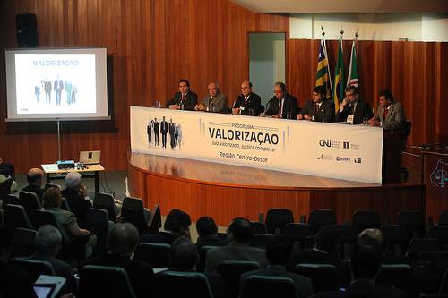 Você está visualizando atualmente Queda no interesse pela carreira da magistratura é tema de debate em Goiás