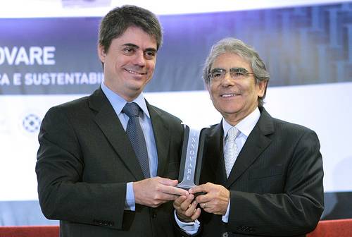 Read more about the article Ministro Ayres Britto critica cultura da submissão