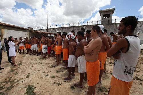 Read more about the article Mais de 8 mil detentos serão monitorados eletronicamente
