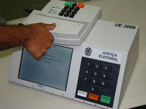 Read more about the article Cerca de 10 milhões de eleitores serão identificados pelas digitais em 2014