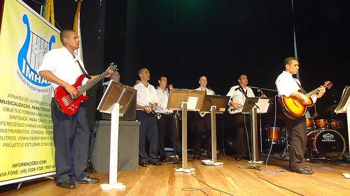 Você está visualizando atualmente Música ressocializa presos em Penitenciária Industrial de Cascavel