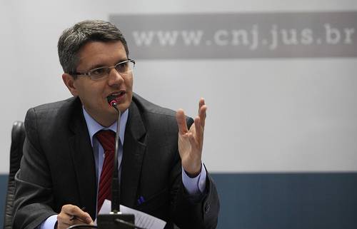 Read more about the article Lavagem de dinheiro deve ser combatida com descapitalização da organização criminosa