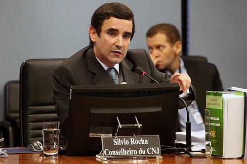 Você está visualizando atualmente TJRS deve divulgar mensalmente remuneração nominal de magistrados e servidores