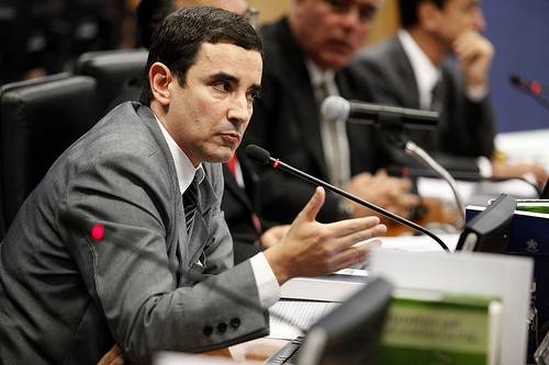 Você está visualizando atualmente Liminar mantém vigência de contrato para administração de depósitos judiciais no Paraná