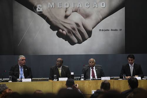 Você está visualizando atualmente Ministro Joaquim Barbosa pede apoio à causa da conciliação para solucionar litígios