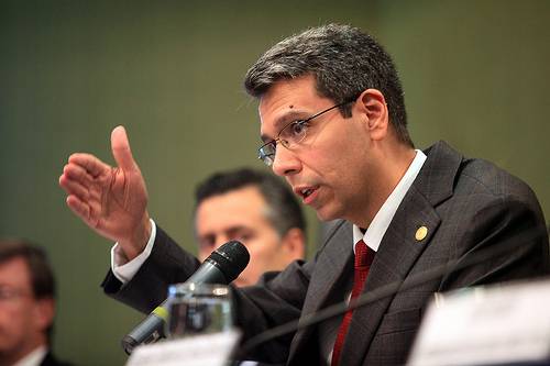 Você está visualizando atualmente Conselheiro do CNJ defende que juízes considerem penas alternativas para mulheres envolvidas com o tráfico