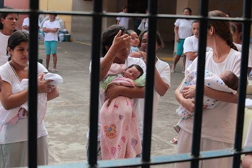 Você está visualizando atualmente População carcerária feminina aumenta 42% nos últimos cinco anos