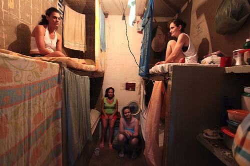 You are currently viewing Do total de 580 mil presos, população carcerária feminina no Brasil é de quase 37 mil