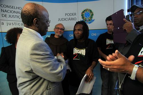 Você está visualizando atualmente Ministro Joaquim Barbosa recebe representantes da rede Educafro