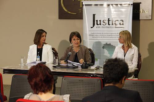 Você está visualizando atualmente Números mostram que primeira instância da Justiça deve ser priorizada, afirma conselheira do CNJ
