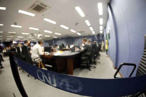 Você está visualizando atualmente Desembargador do Tocantins é aposentado pelo CNJ