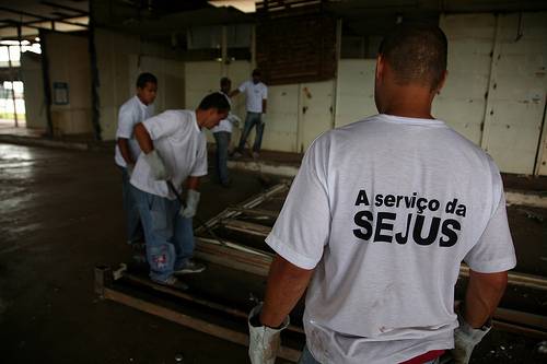 Você está visualizando atualmente Empresário aponta potencial para trabalho de ex-presos na construção civil no CE