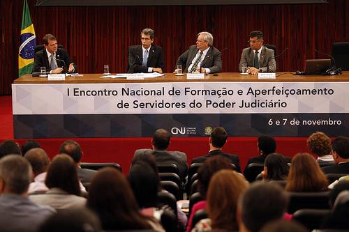 Você está visualizando atualmente Encontro defende capacitação de servidores para melhoria da prestação jurisdicional
