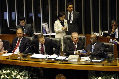 Você está visualizando atualmente No Congresso, ministro Joaquim Barbosa destaca combate à corrupção, mutirões carcerários e PJe