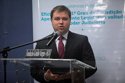 Você está visualizando atualmente Professor da FGV sugere mudanças de gestão para aumentar eficiência do 1º grau