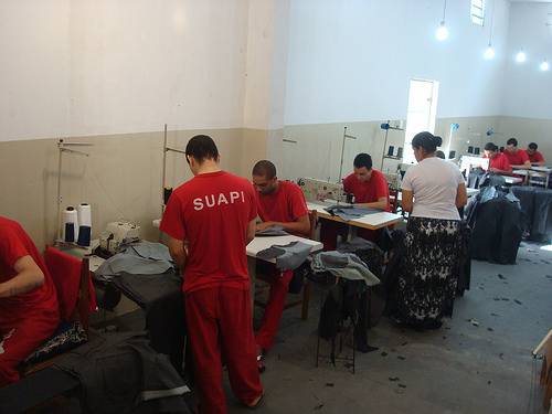 Leia mais sobre o artigo Roupas fabricadas por detentos de MG são exportadas para países do Mercosul