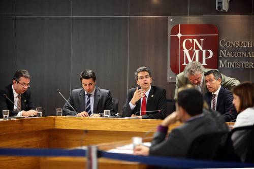 Leia mais sobre o artigo Debate reforça a necessidade de alternativas à prisão para evitar a superlotação que fomenta a violência nos presídios