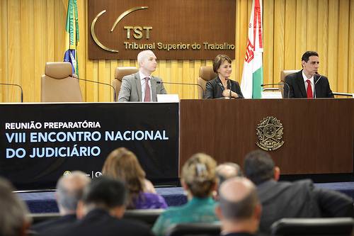 Você está visualizando atualmente Conselheira do CNJ defende diálogo entre tribunais para melhorar prestação jurisdicional