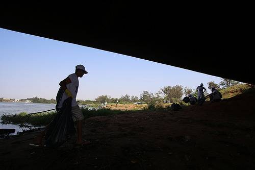 Leia mais sobre o artigo Presos trabalham na recuperação do Lago Paranoá, em Brasília