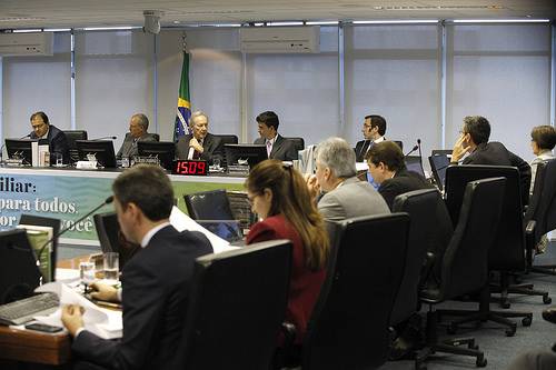 Você está visualizando atualmente Plenário ratifica liminar que veda reeleição no TJRJ