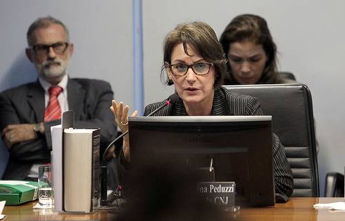 Você está visualizando atualmente Ratificada liminar que impede o TJMT de exigir oito horas diárias de servidores que incorporaram vantagens