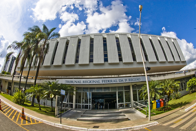 Foto da fachada da sede do Tribunal Regional Federal da 1ª Região (TRF1), em Brasília.