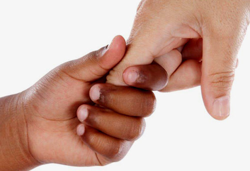 Você está visualizando atualmente Casais homoafetivos conseguem licença-maternidade na adoção de crianças