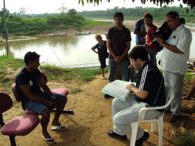 Você está visualizando atualmente Vara Itinerante beneficia população na fronteira do Acre com Peru