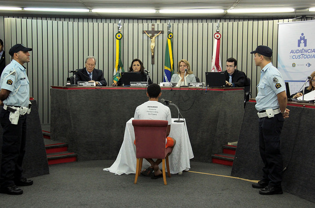 Você está visualizando atualmente Juíza acolhe parecer do MP e liberta jovem preso por suposta receptação