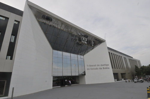 Você está visualizando atualmente Presidente de tribunal propõe fim de supersalário no Judiciário baiano