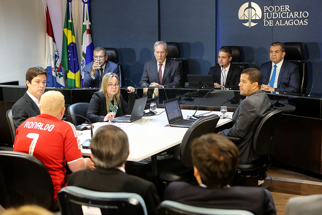 Você está visualizando atualmente Juiz aplica medidas cautelares a dependente químico acusado de roubo em AL