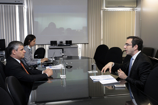 Reunião do grupo de trabalho que trata da criação de centros de inteligência e monitoramento de demandas de massa nos tribunais brasileiros. Foto: Luiz Silveira/Agência CNJ