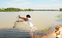 Pescadora é beneficiada duas vezes após Acelerar Previdenciário. Crédito: Divulgação/TJGO
