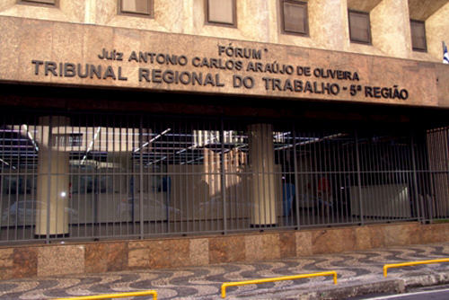 Foto da fachada da sede do Tribunal Regional do Trabalho da 5ª Região, em Salvador (BA)