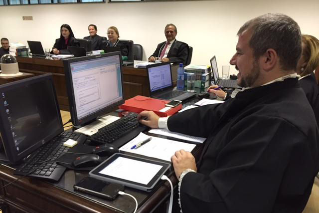 Você está visualizando atualmente Tribunal realiza primeiro julgamento virtual pela plataforma do PJe