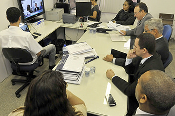 Réu de alta periculosidade presta depoimento por videoconferência.Foto: Nei Pinto/TJBA