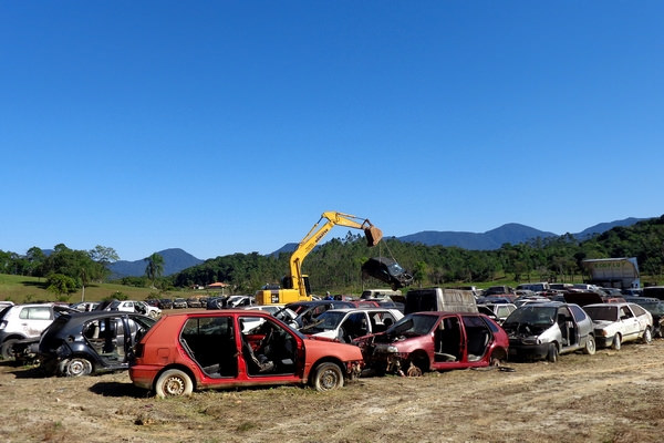 Carros apreendidos em processos serão compactados em Santa Catarina.Divulgação/TJSC