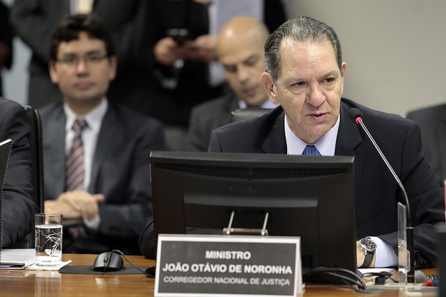 Você está visualizando atualmente Corregedor determina apuração de denúncias de venda de sentenças no CE
