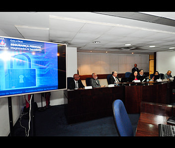 Você está visualizando atualmente Tribunal baiano lança cartilha sobre segurança para juízes e servidores