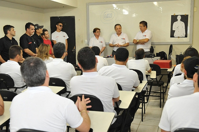 Read more about the article Juízes passam por treino de tiro defensivo no Maranhão