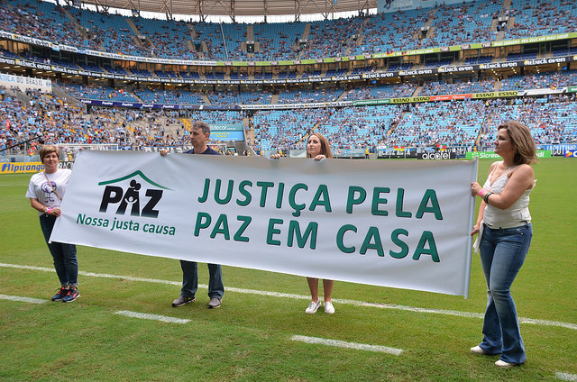 Primeiro Grenal do ano (Grêmio vs Sport) recebeu faixa da ação contra violência doméstica (Márcio Daudt/TJRS)