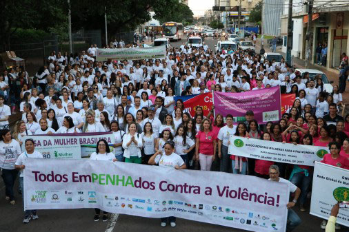 Read more about the article Caminhada reúne mil pessoas contra violência doméstica no MS