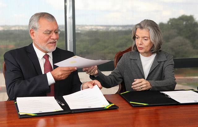 Ministra Cu00e1rmen Lu00facia assina Termo de Cooperau00e7u00e3o Tu00e9cnica com a Transparu00eancia Internacional. FOTO: Gil Ferreira/Agu00eancia CNJ