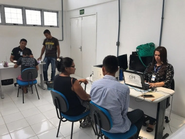Você está visualizando atualmente Adolescentes infratores recebem documentos pessoais no Amazonas